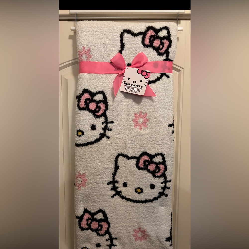 Hello Kitty Spring Throw 💖